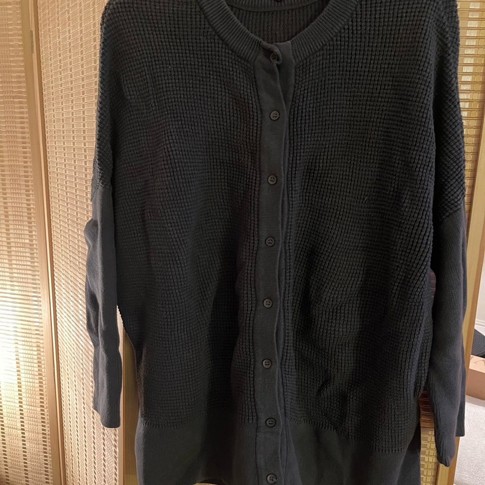 VETTA Navy Blue Knit Cardigan